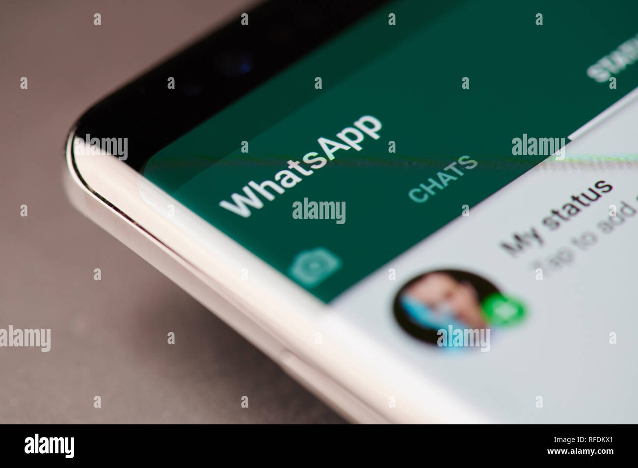 New York, USA - 24 janvier 2019 : Whatsapp chat menu sur écran de l'appareil pixelisées vue rapprochée Banque D'Images