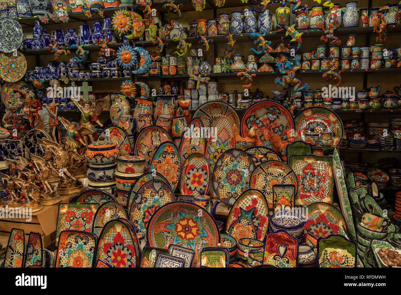 La poterie local market stall à San Miguel de Allende, Mexique central. Banque D'Images