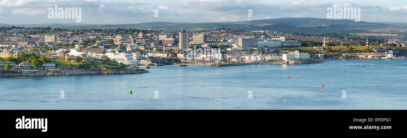Citycsape Plymouth, Devon panoramique au bord de l'eau. L'image en haute résolution. Banque D'Images