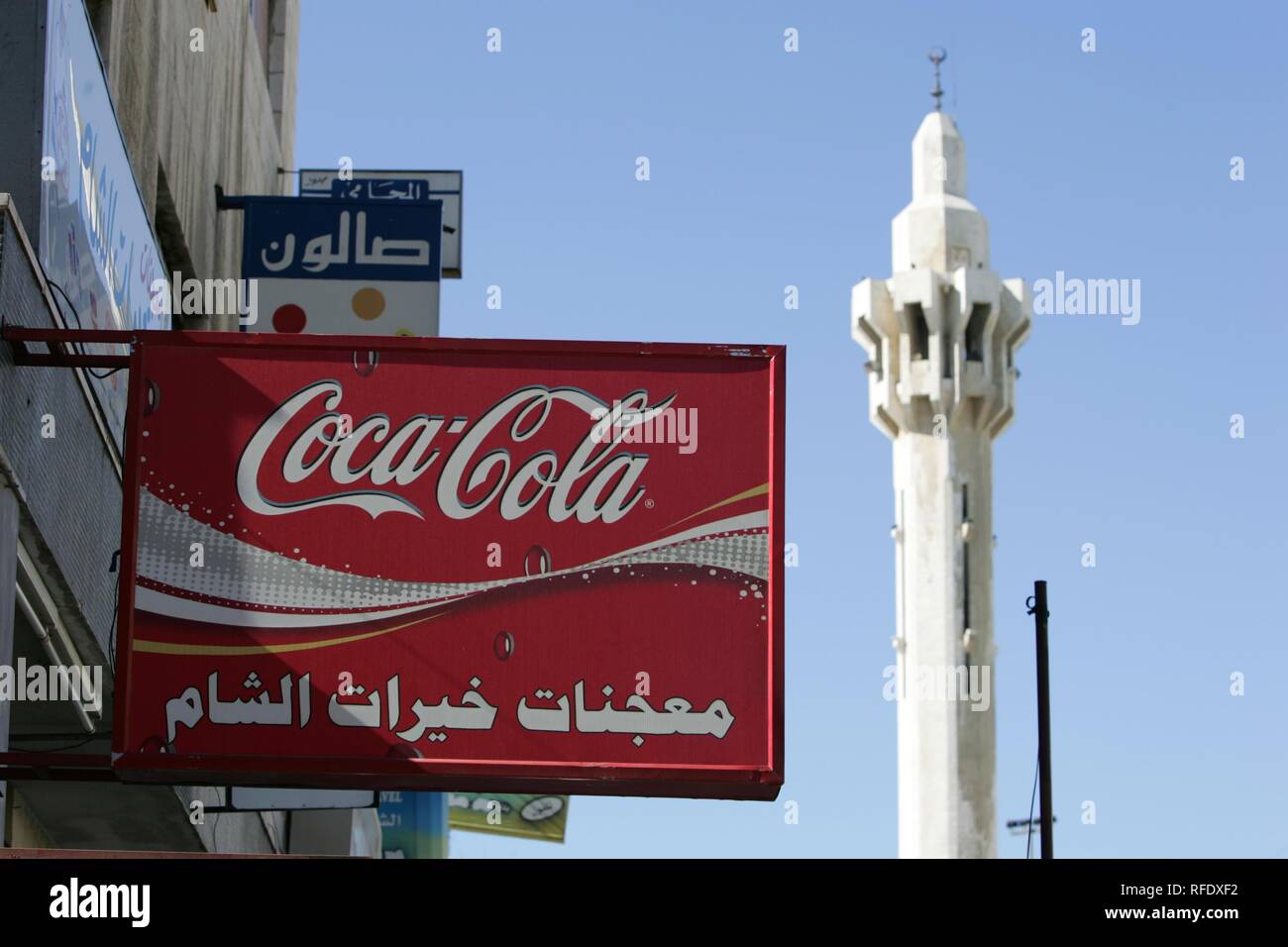 La publicité de Coca-Cola, le Roi Abdallah mosquée, dans le quartier Al-Abdali, Amman, Jordanie Banque D'Images