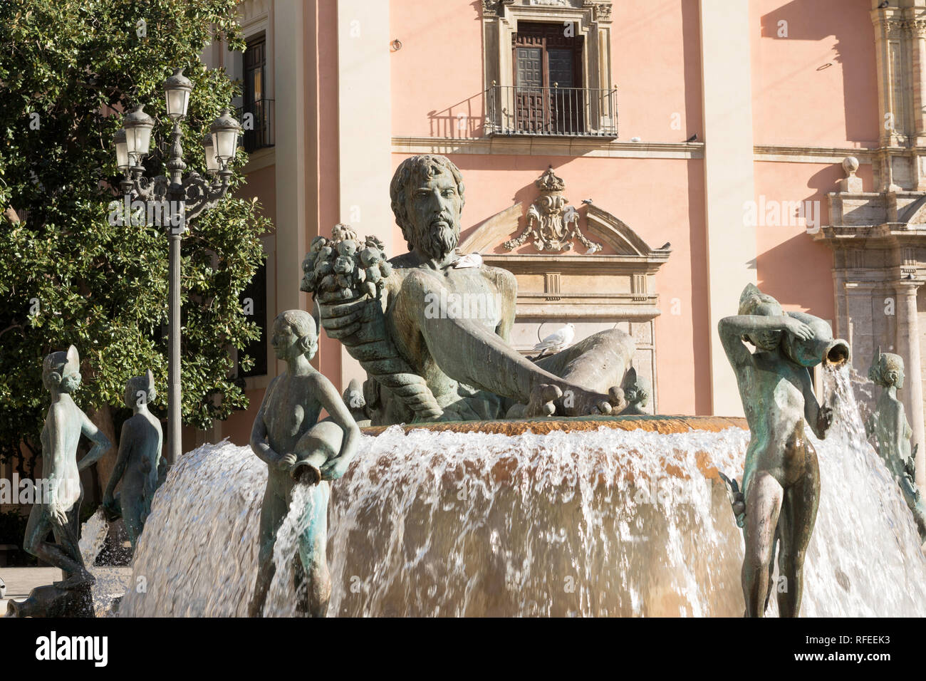 La fontaine de la Turia dans la Plaza de la Virgen, Valencia, Spain, Europe Banque D'Images