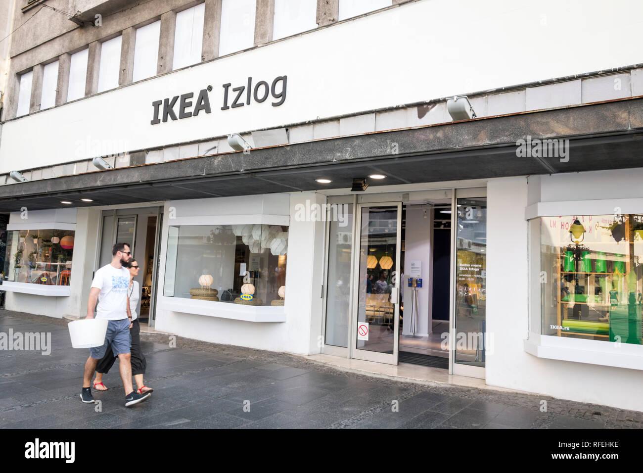 Izlog Ikea dans le centre de Belgrade, Serbie Banque D'Images