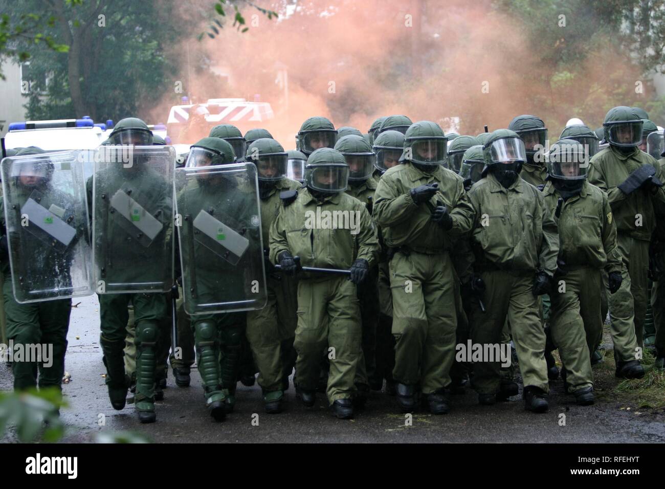 L'Allemagne, l'exercice de la police : Weeze des unités de la police allemande et néerlandaise, l'action contre les fans de football violents Banque D'Images