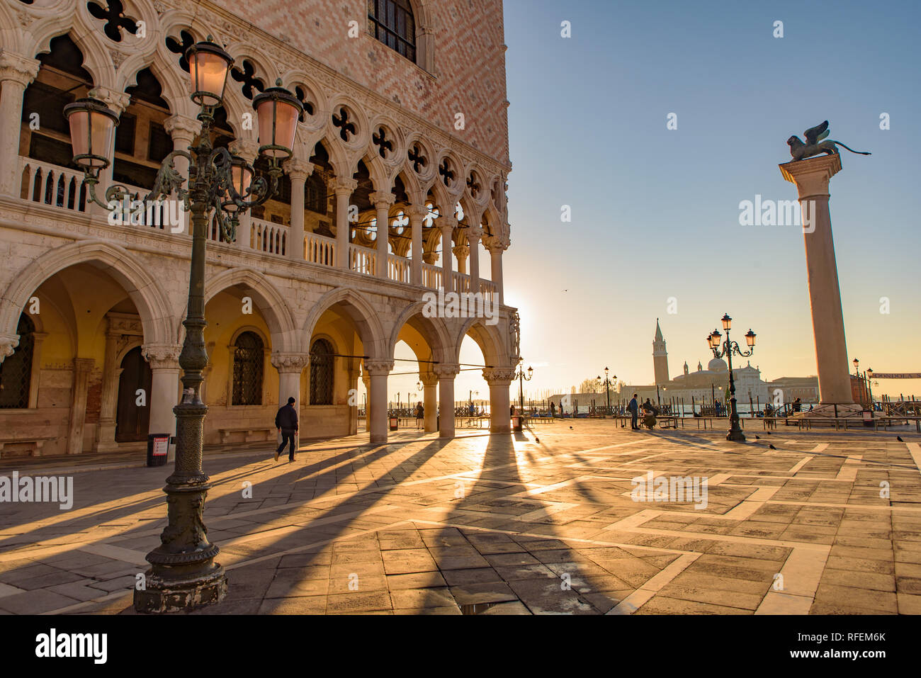 La Place Saint-Marc (Piazza San Marco) à l'heure du lever, Venise, Italie Banque D'Images