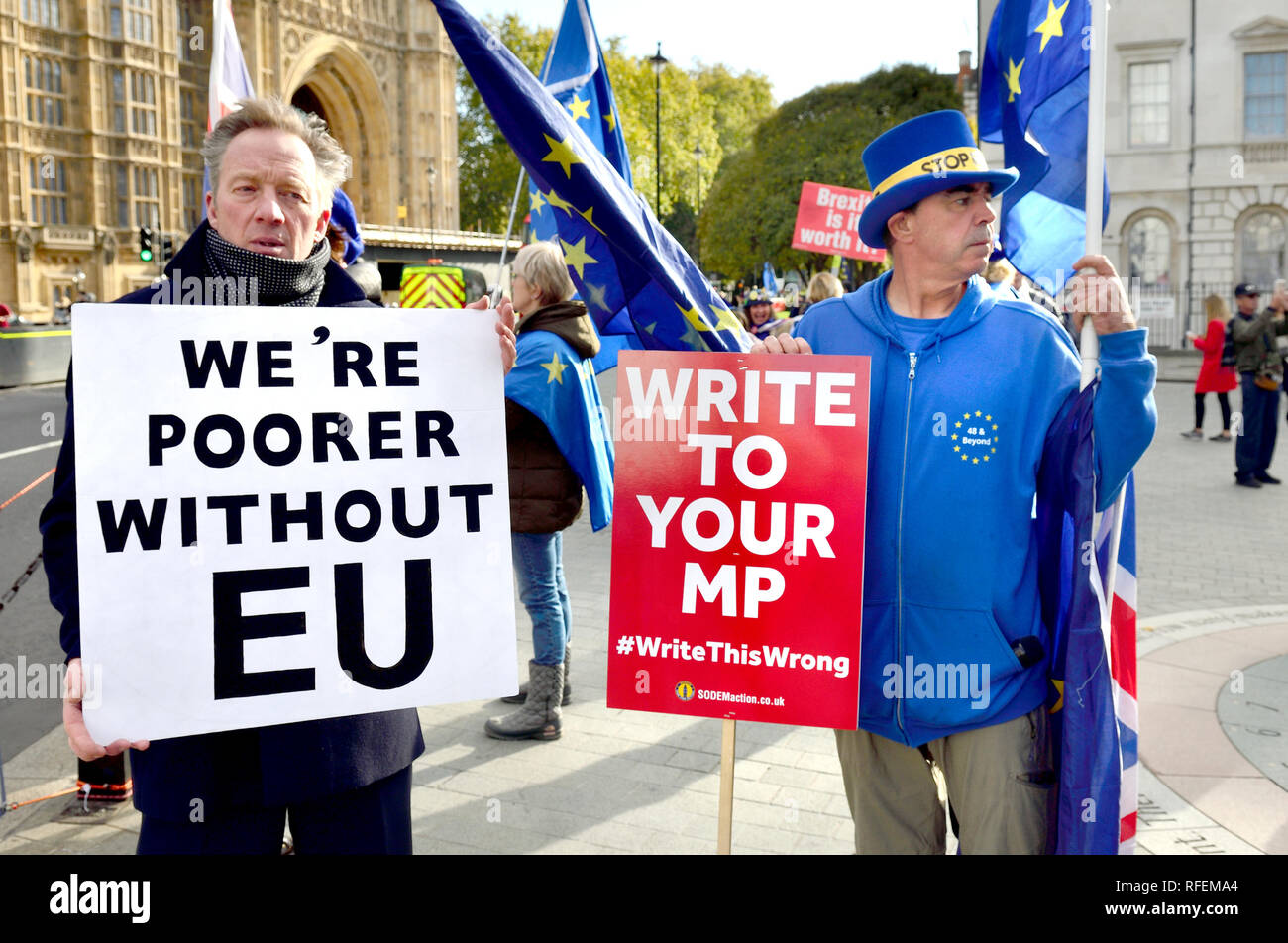 Steve Bray, anti-Brexit proteseter et fondateur de SODEM (Stand de Défi Mouvement européen) sur sa journée de protestation devant les Chambres du Parlement - Banque D'Images