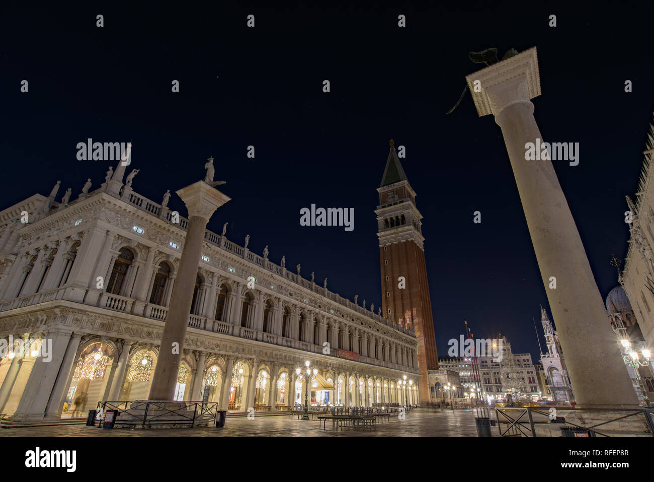 Vue nocturne de la Place Saint-Marc (Piazza San Marco), Venise, Italie Banque D'Images