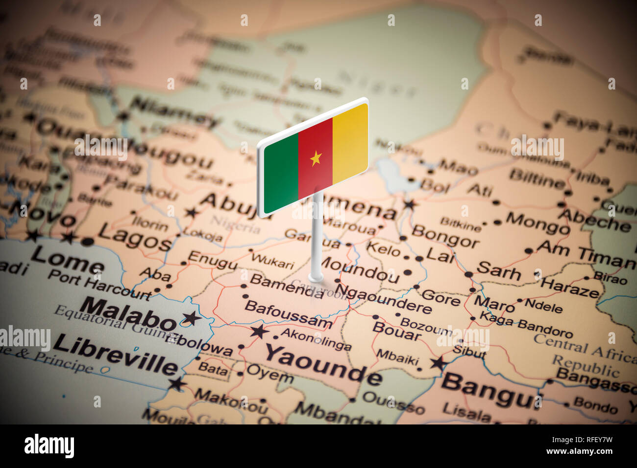 Le Cameroun a marqué avec un drapeau sur la carte Banque D'Images