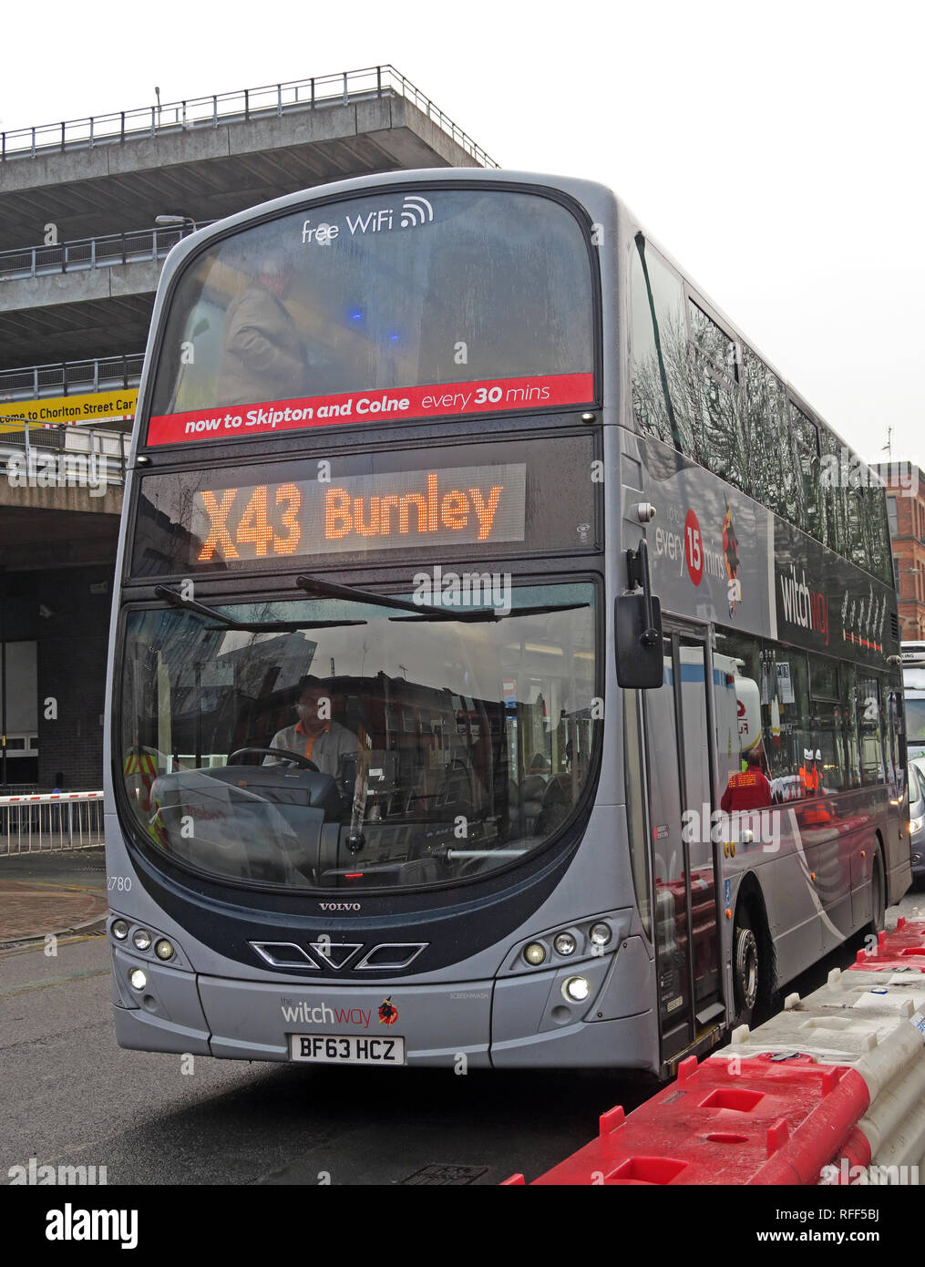 Le bus X43 Witchway, Manchester à Burnley, Lancashire TransDev express, Bus Chorlton Street, Manchester, Angleterre, Royaume-Uni, M1 3JF Banque D'Images