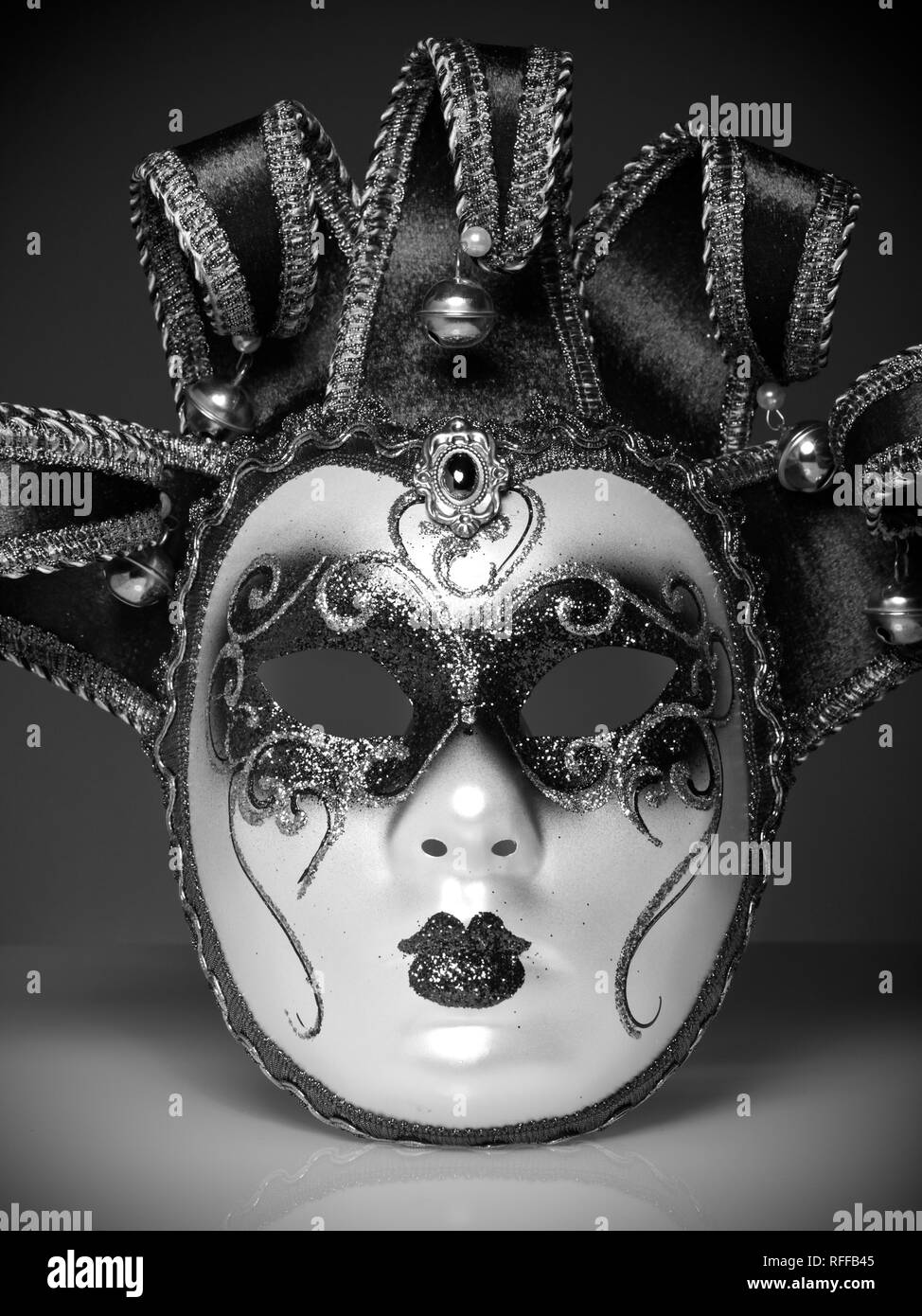 Masque de Venise en noir et blanc Banque D'Images