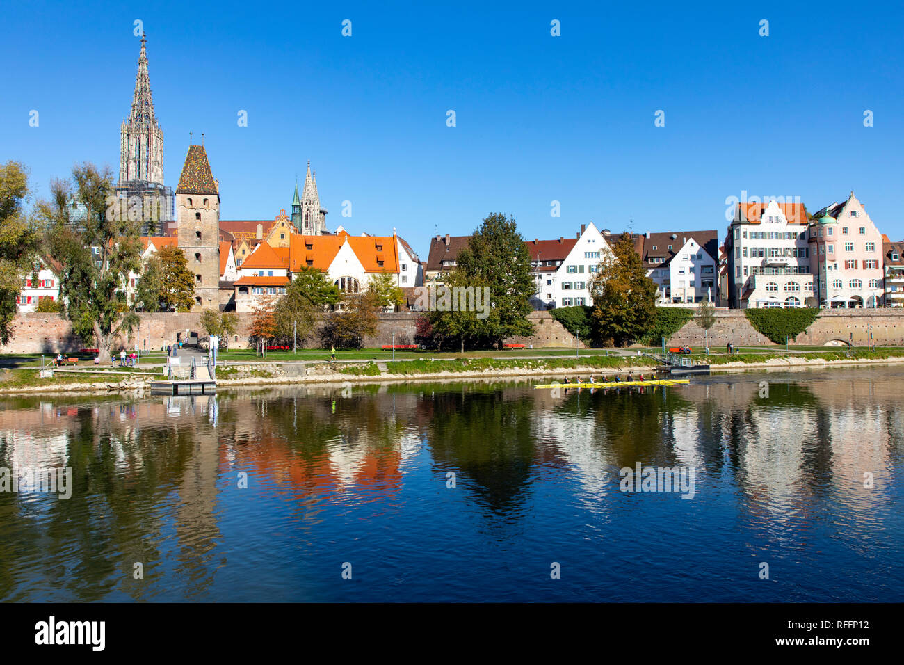 Ulm, Skyline der Altstadt mit dem Ulmer Münster, Metzgerturm, Teil der Stadtmauer, Stadtbefestigung, Donau, Banque D'Images