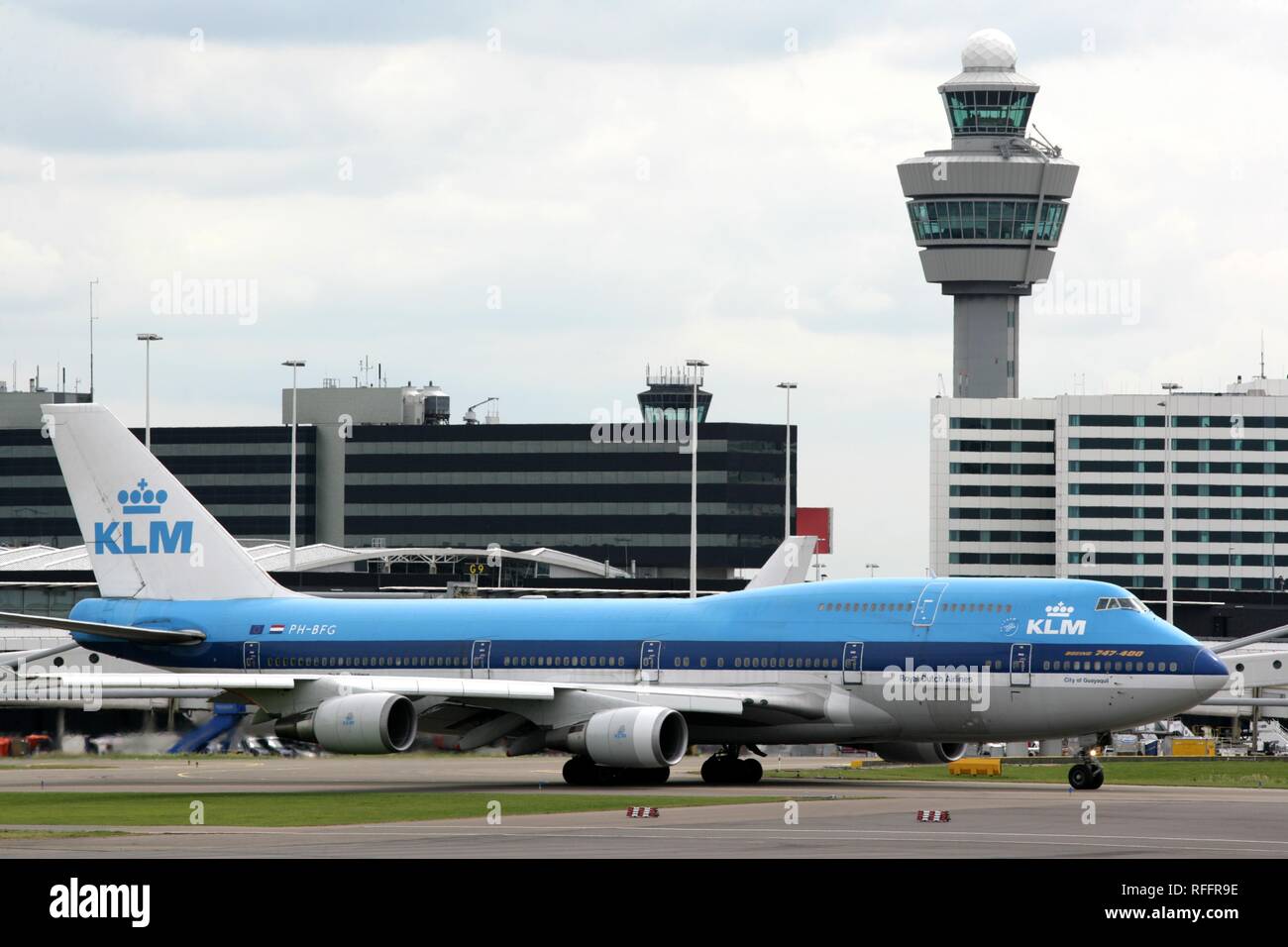 L'Aéroport International de Schiphol Amsterdam avec KLM avion, Amsterdam,  Hollande du Nord, Pays-Bas Photo Stock - Alamy