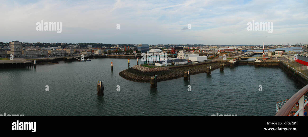 Panorama : le port du Havre (Normandie, France). Le Havre est une commune française, située dans le département de la Normandie Banque D'Images
