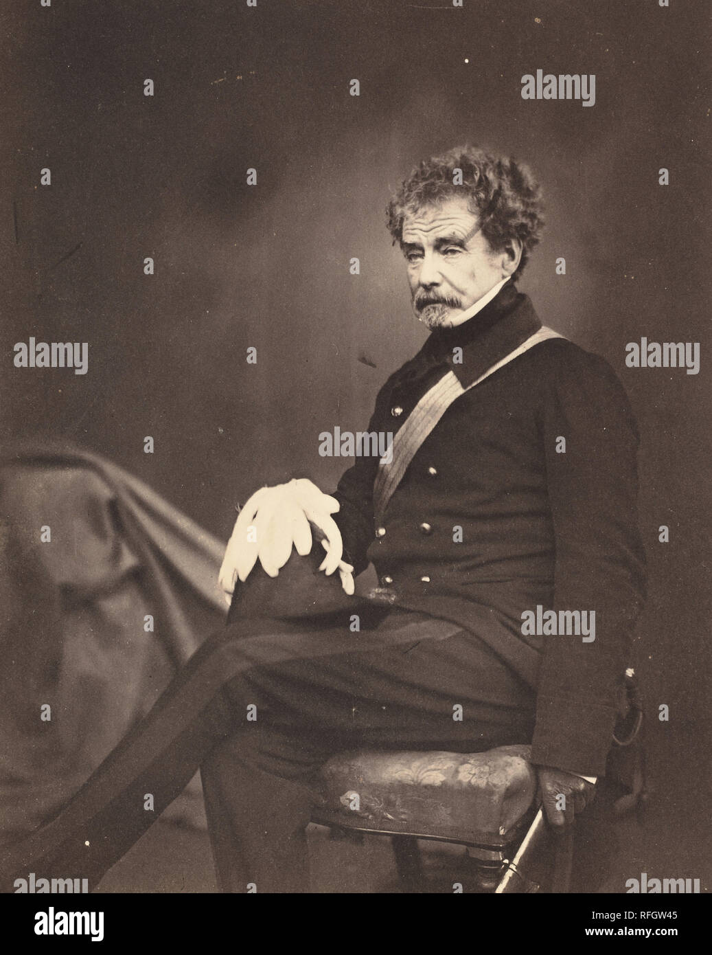 Le Lieutenant-général sir Colin Campbell, G.C.B. En date du : 1855. Dimensions : image : 21,9 x 17,6 cm (8 5/8 x 6 15/16 in.) mont : 60 x 44,4 cm (23 5/8 x 17 1/2 in.). Support : papier au sel d'de négatif sur verre au collodion. Musée : National Gallery of Art, Washington DC. Auteur : Roger Fenton. Banque D'Images