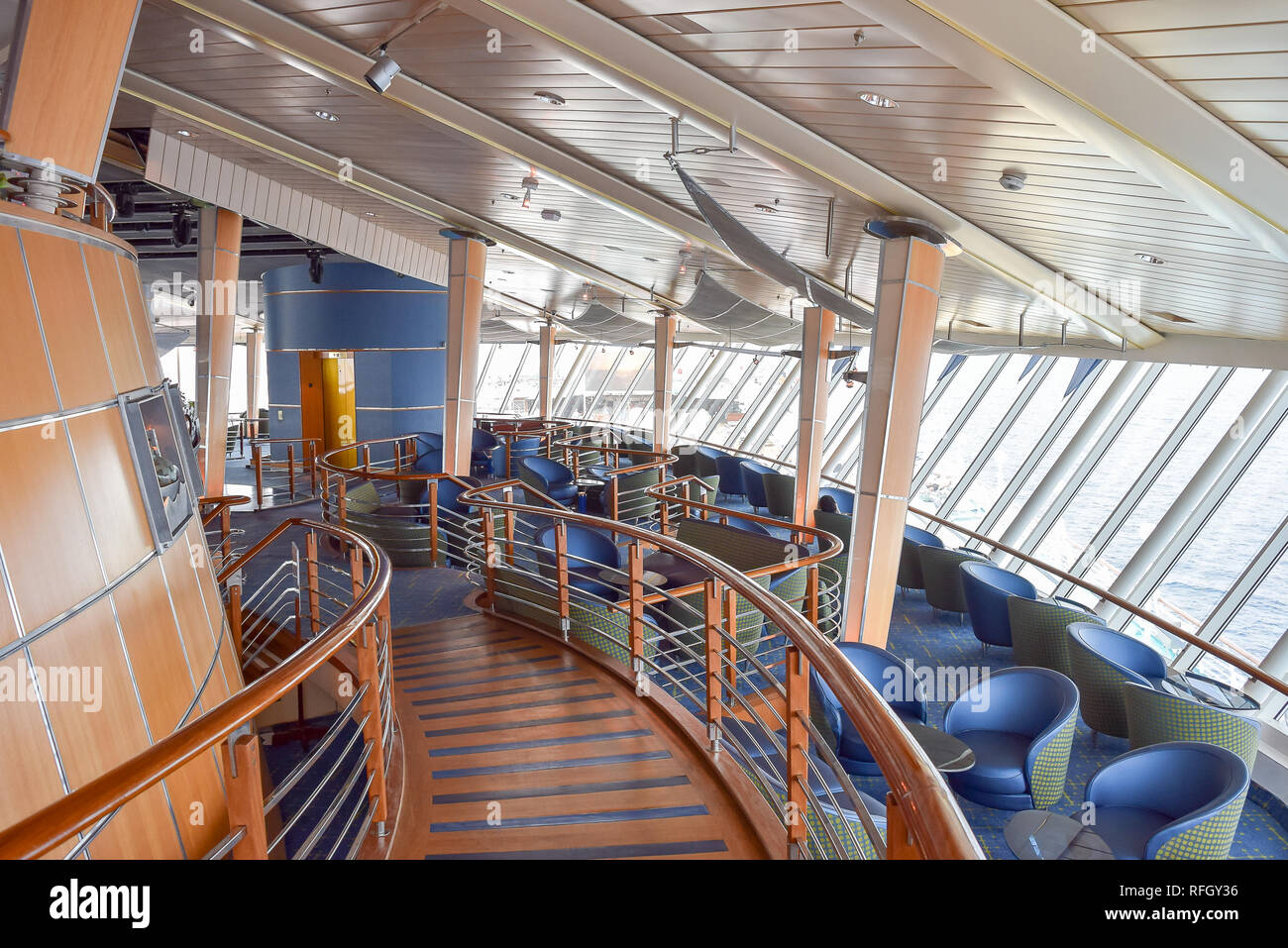 Océan Atlantique - 03 décembre 2015 : le décor intérieur à bord du Royal Caribbean Enchantment of the Seas Cruise Ship Banque D'Images