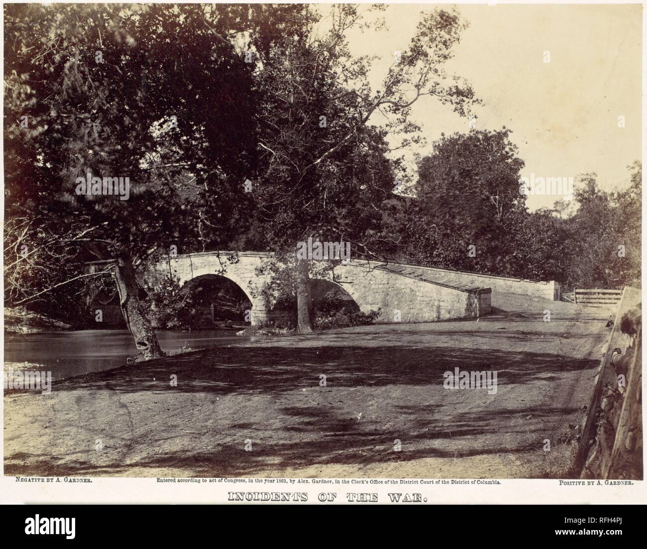 Burnside Bridge, à travers l'Antietam, près de Sharpsburg, n° 1, septembre 1862. Artiste : Alexander Gardner (Américain, Glasgow, Écosse 1821-1882 Washington, D.C.). Date : 1862. Musée : Metropolitan Museum of Art, New York, USA. Banque D'Images