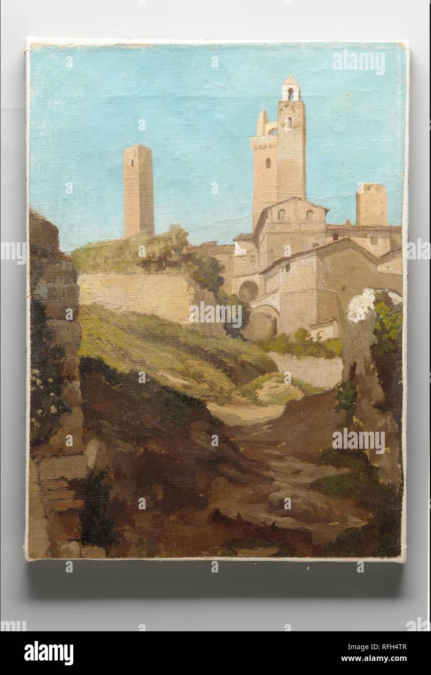 San Gimignano. Artiste : Elihu Vedder (American, New York 1836-1923 Rome). Dimensions : 13 7/8 x 10 3/4 in. (35,2 x 27,3 cm). Pendant ses études à Paris à la fin des années 1850, devint Vedder déçu de l'académisme français et a décidé de se rendre en Italie pour étudier le travail de maîtres italiens. À Florence, il fréquentait le Caffè Michelangelo, où il a rencontré un groupe de jeunes peintres Toscans, surtout connu sous le nom de Macchiaioli, qui s'émancipent le formalisme de l'Accademia en faveur d'une plus grande spontanéité, plein-air du style inspiré par la nature. Vedder est d'avis de San Gimignano, une ville médiévale pittoresque hill Banque D'Images