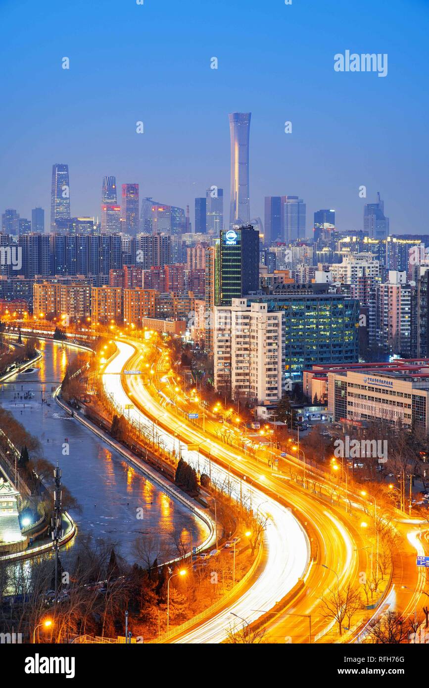 Beijing, Beijing, Chine. 26 janvier, 2019. Beijing, Chine-voitures fonctionner lentement à cause d'embouteillage à Pékin, en Chine. Crédit : SIPA Asie/ZUMA/Alamy Fil Live News Banque D'Images