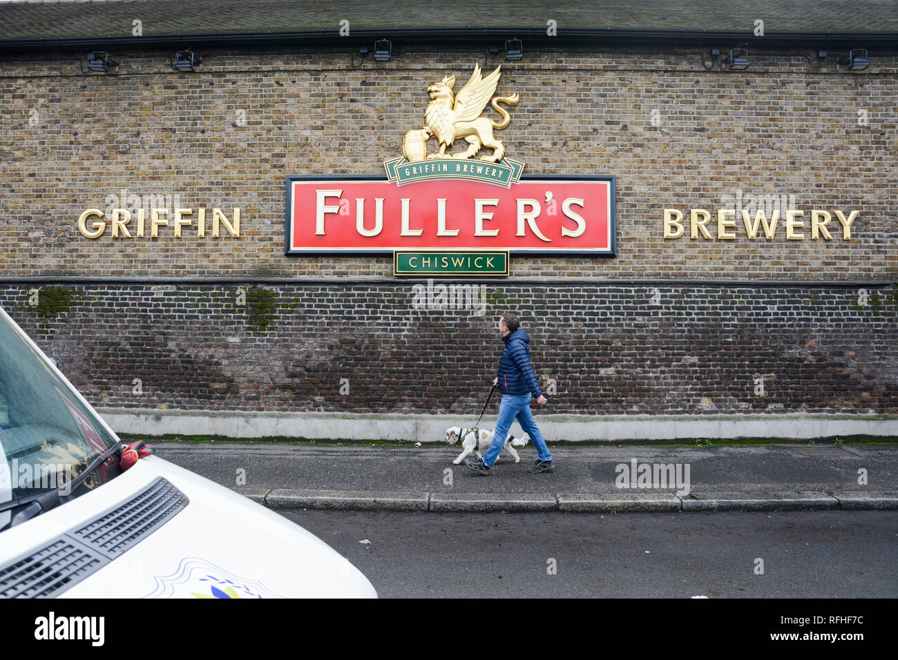 Londres, Royaume-Uni. 26 janvier 2019. Fuller Smith & Turner, a accepté une offre de 250 m € d'Asahi, bière japonaise le groupe, pour sa brasserie Griffin à Chiswick Londres Ouest et ses activités dans le domaine de la bière, y compris son célèbre London Pride amer. Credit : Benjamin John/Alamy Live News Banque D'Images