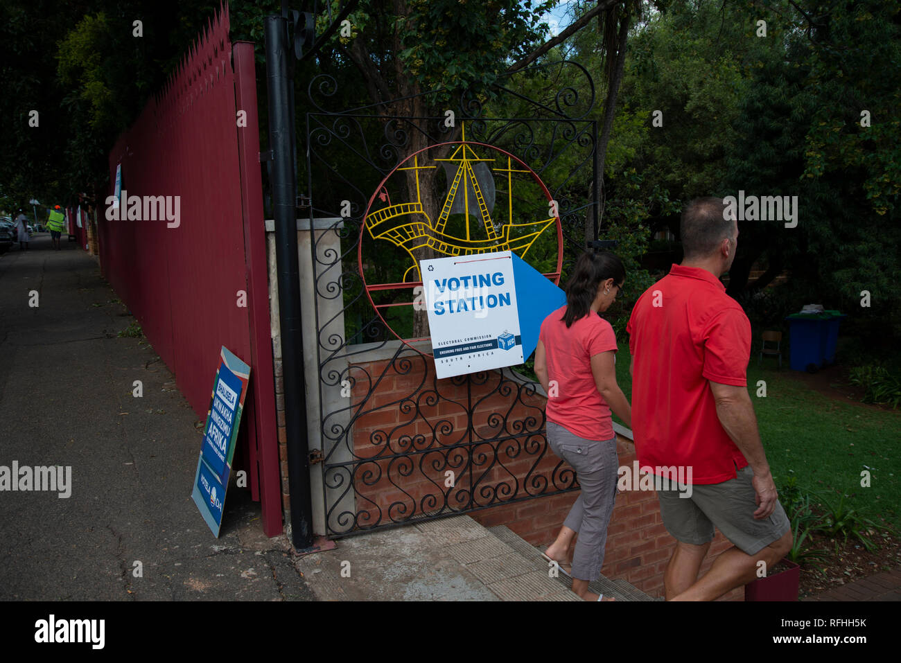 Johannesburg, Afrique du Sud. 26 janvier, 2019. Les gens arrivent à une catégorie de vote site dans Linden, Johannesburg, samedi après-midi. C'est la dernière semaine pour s'inscrire pour voter en 2019 l'Afrique du Sud aux élections générales. Credit : Eva-Lotta Jansson/Alamy Live News Banque D'Images