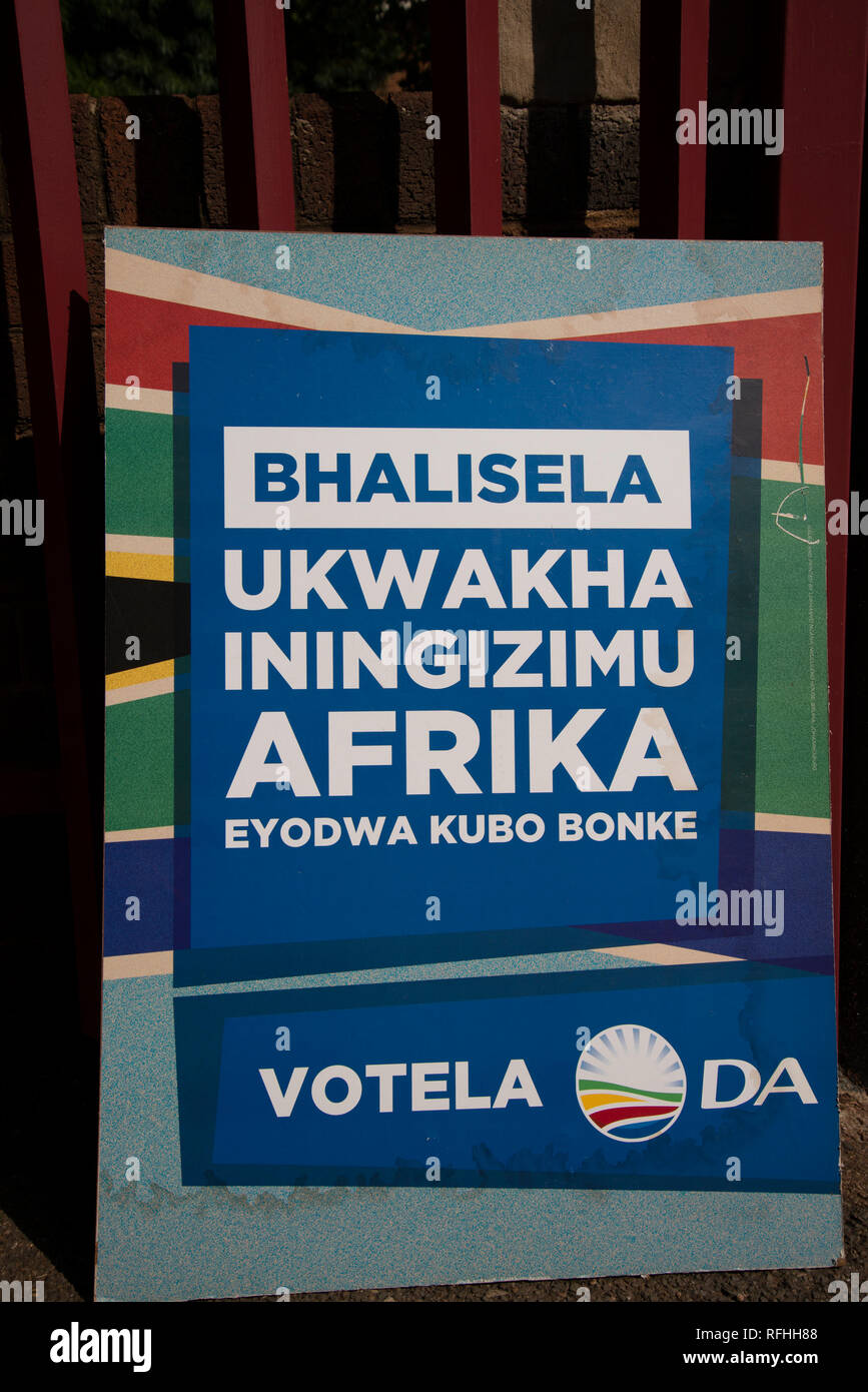 Johannesburg, Afrique du Sud. 26 janvier, 2019. Une Alliance Démocratique (DA) partie signe est perçu à l'entrée d'un site d'enregistrement de vote à Linden, Johannesburg, samedi après-midi. C'est la dernière semaine pour s'inscrire pour voter en 2019 l'Afrique du Sud aux élections générales. Credit : Eva-Lotta Jansson/Alamy Live News Banque D'Images