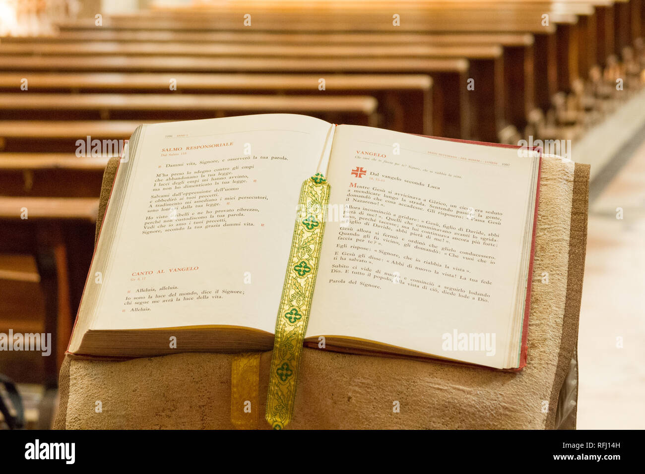 Une Bible pour les visiteurs à lire aujourd'hui à l'occasion de l'église salésienne de santa Maria delle Grazie' - Sainte Marie de la grâce. Banque D'Images
