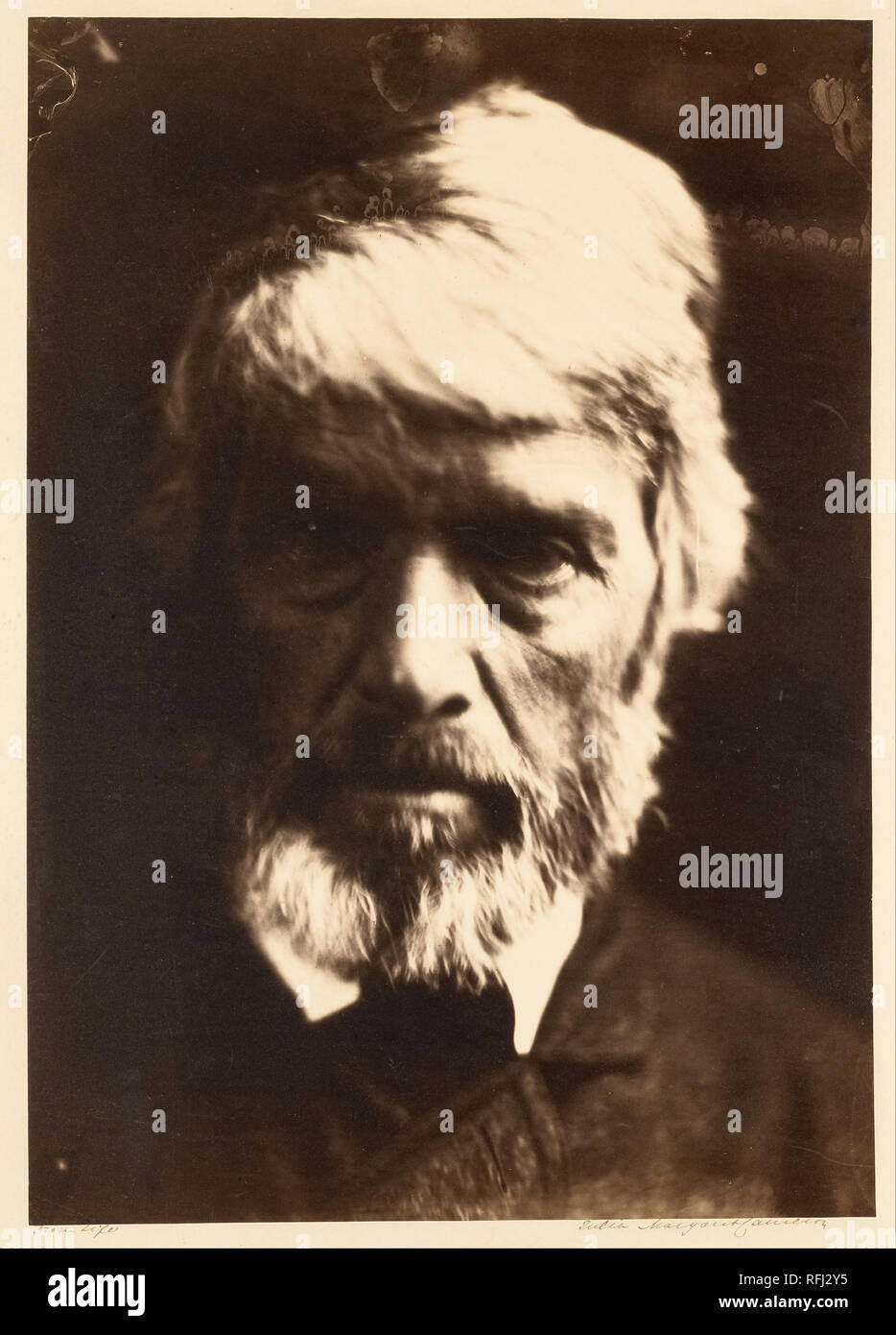 Thomas Carlyle. Date/période : 1867. L'impression. Épreuve à l'argent. Hauteur : 367 mm (14.44 in) ; Largeur : 259 mm (10.19 in). Auteur : Julia Margaret Cameron. Banque D'Images