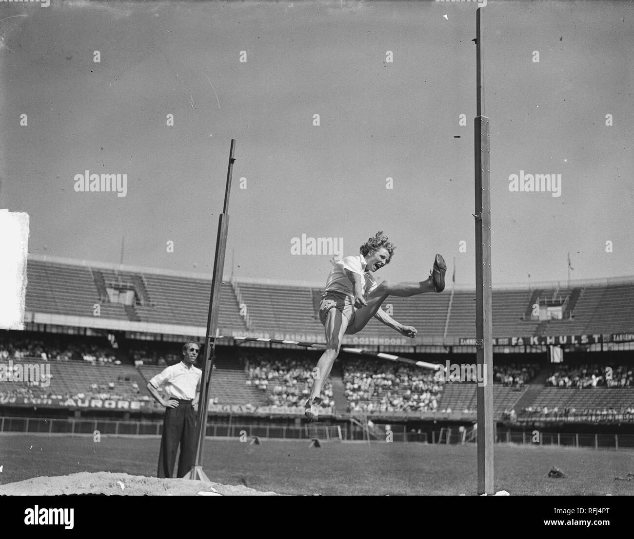 Dames Atletiek Nederland-Italie. Fanny Blankers-Koen (hoogspringen Bestanddeelnr), 903-5072. Banque D'Images