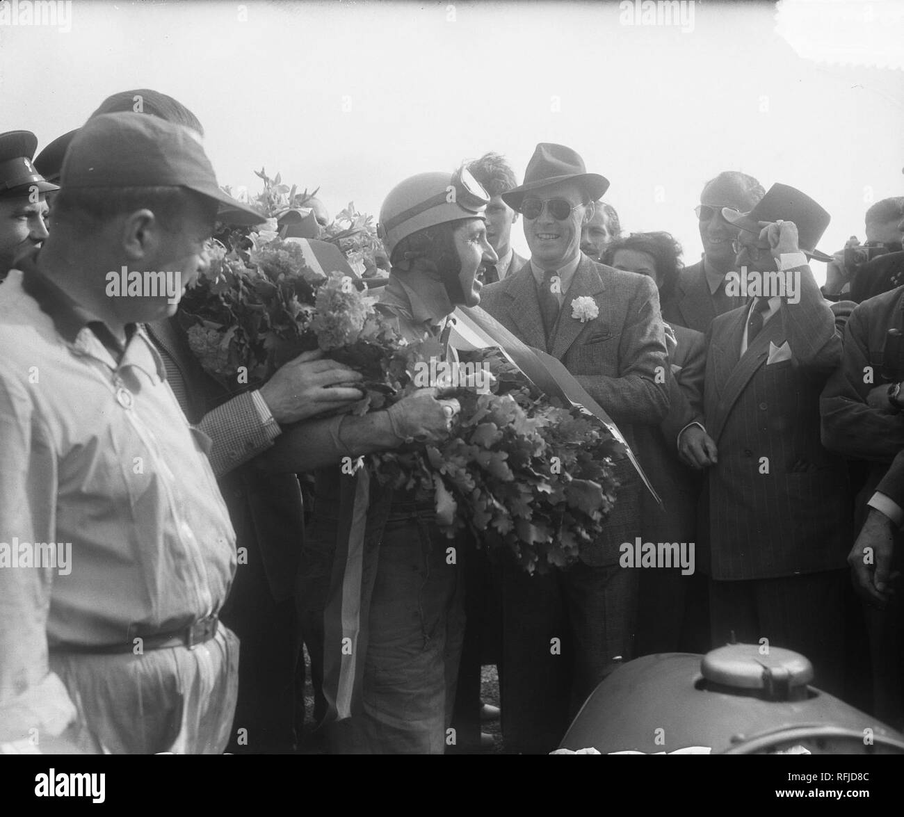 Autoraces Grand Prix néerlandais Zandvoort. Alberto Ascari Winnaar rencontré Prins Bernhard, Bestanddeelnr 905-7658. Banque D'Images