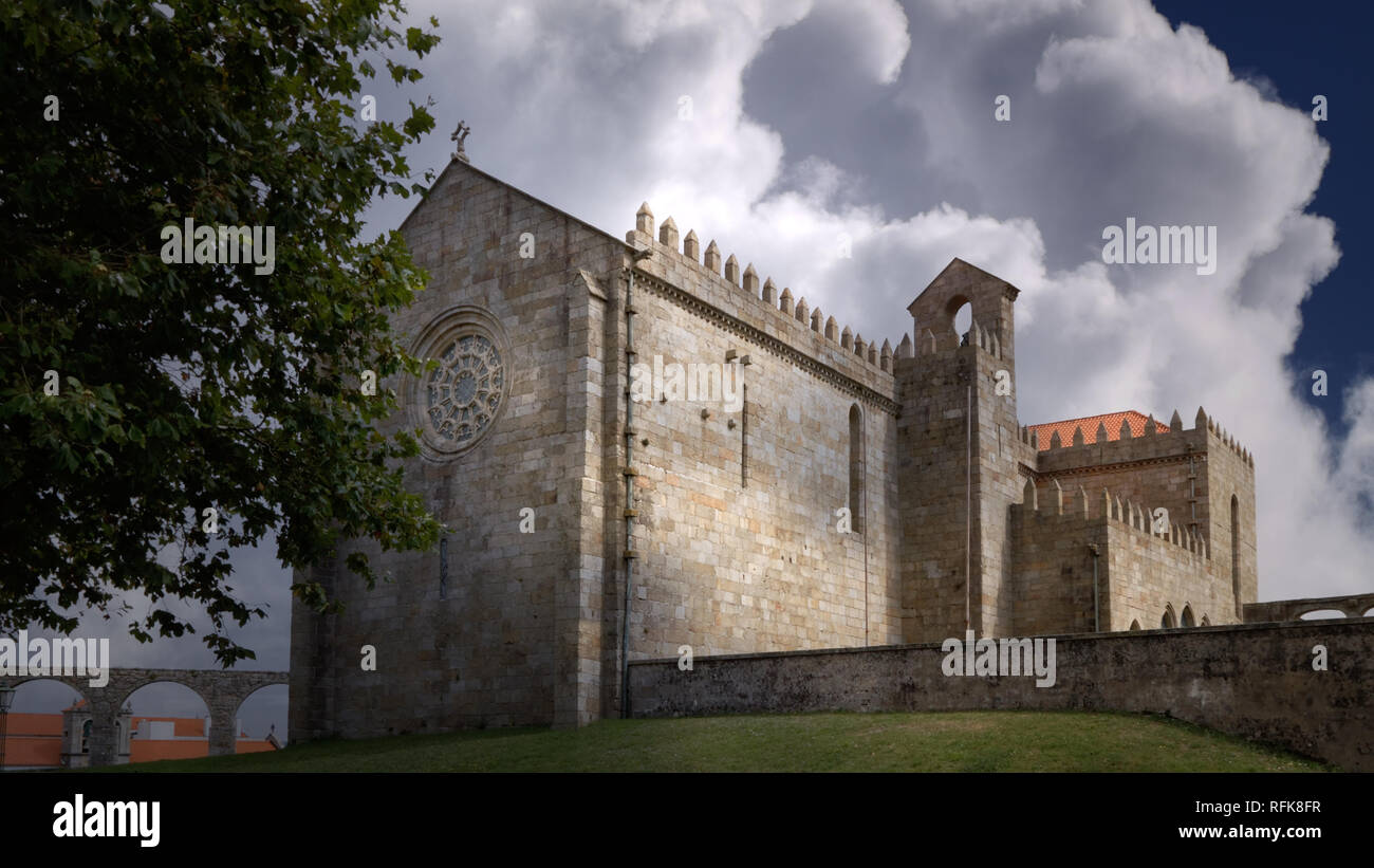 L'église gothique du monastère de Santa Clara à Vila do Conde du XIV siècle (1318) dans la région de Vila do Conde, près de Porto Banque D'Images