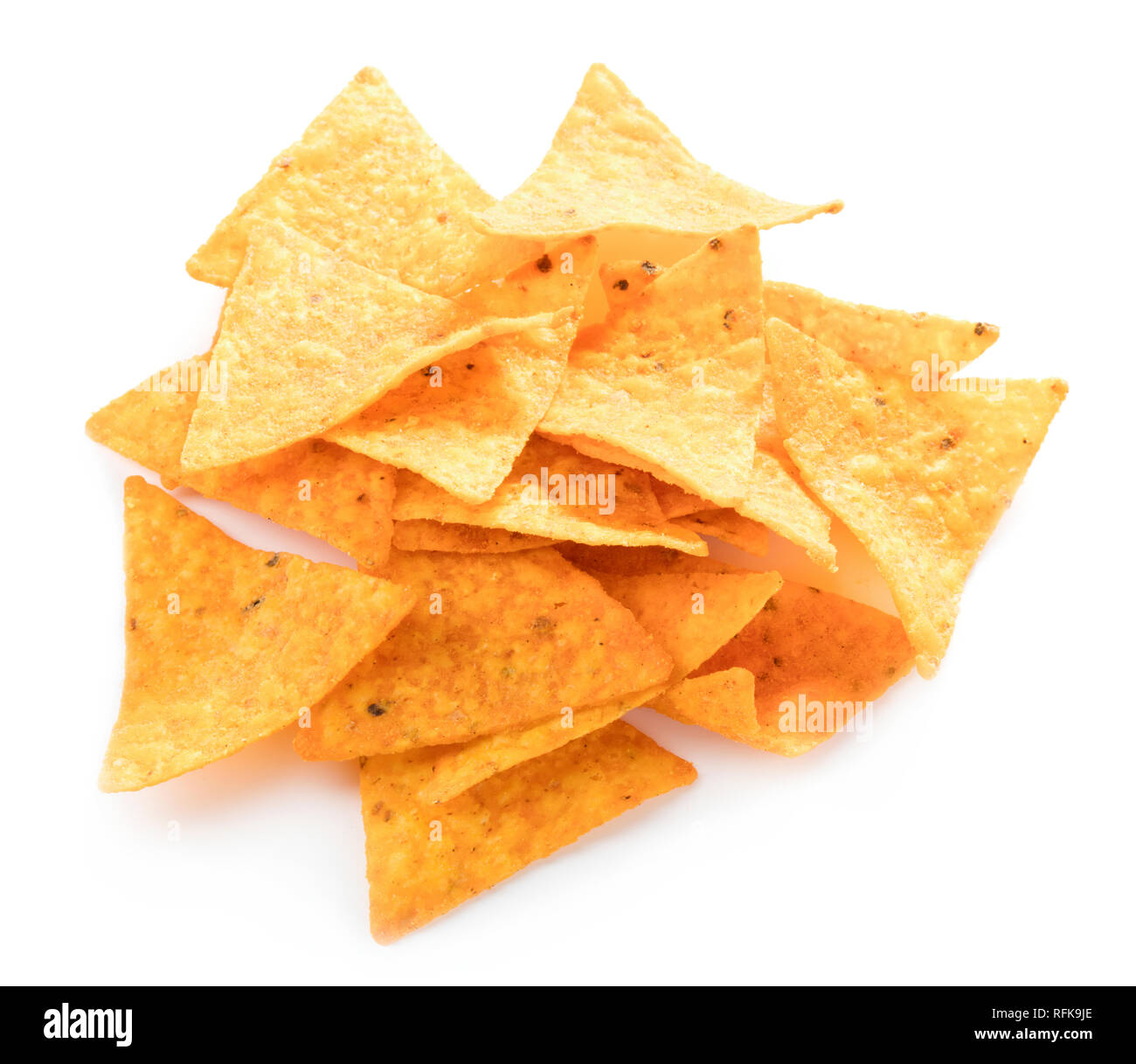 Pile de nachos isolé sur fond blanc Banque D'Images