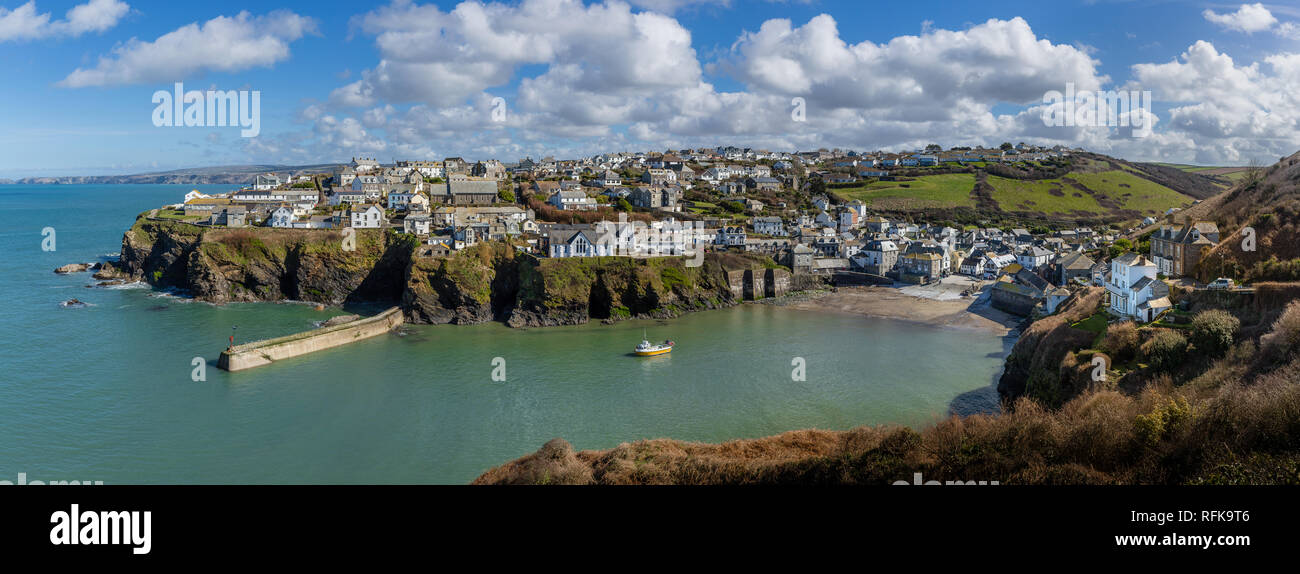 Vue panoramique sur le joli port de pêche de Port Issac à Cornwall, UK. Emplacement pour le tournage de la série télévisée Doc Martin Banque D'Images