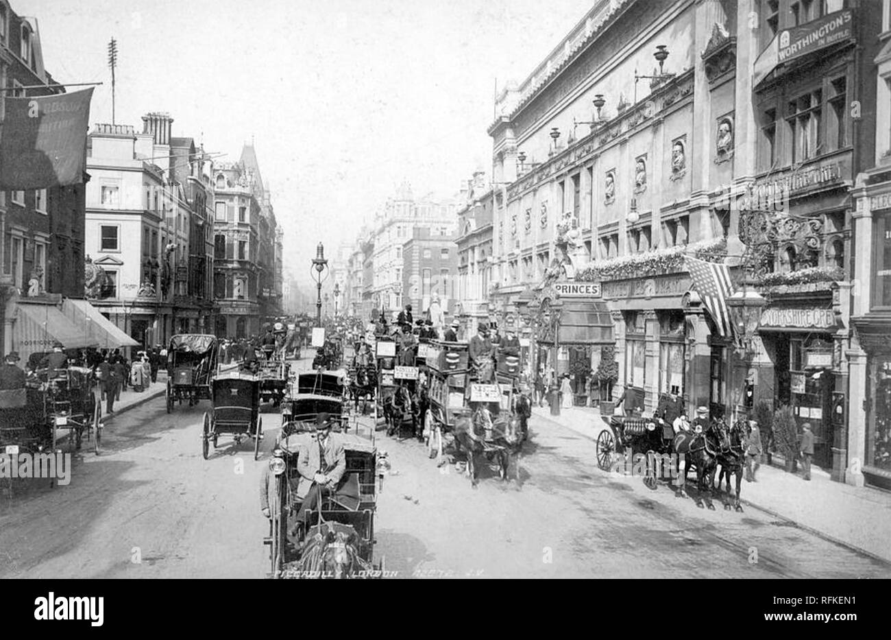 PICCADILLY London,, vers 1910, à l'ouest en direction de Hyde Park de Piccadilly Circus Banque D'Images