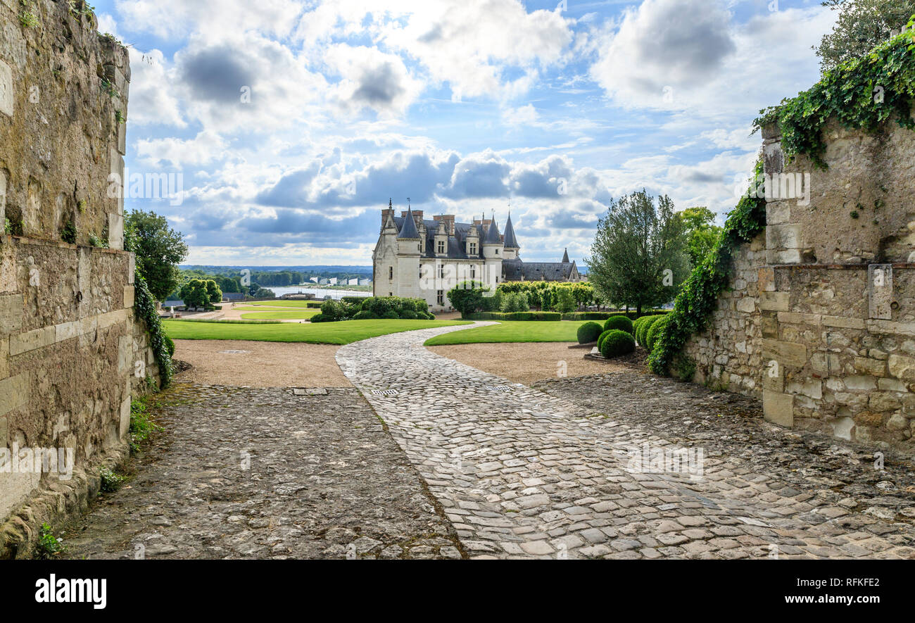 France, Indre et Loire, Amboise, Château d'Amboise, le jardin vu de la porte des Lions // France, Indre-et-Loire (37), Amboise, Château d'Amboise, vue d Banque D'Images