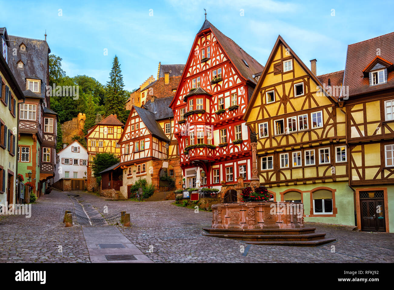 Maisons colorées à colombages dans la vieille ville médiévale historique Miltenberg, Bavière, Allemagne Banque D'Images