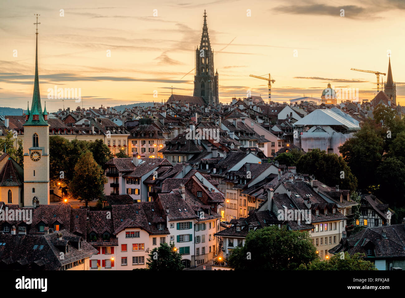 Vieille ville de Berne, Suisse, historique au Patrimoine Mondial de l'UNESCO, dans la lumière de soleil chaud Banque D'Images