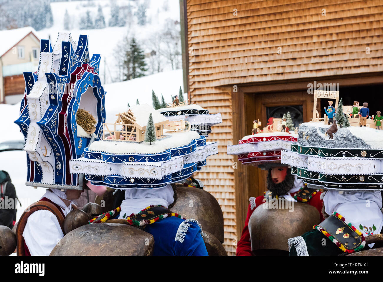 Silvesterklaus masqué est une personne prenant part à la fête de la Saint Sylvestre à Appenzell, Suisse, et contribuant ainsi à maintenir la Ch Banque D'Images