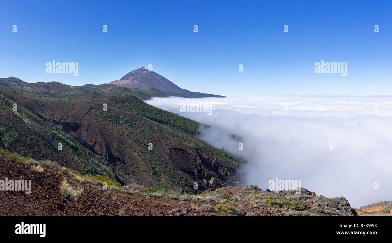 Couverture nuageuse sur la vallée de la Orotava dans le parc national Teide Tenerife avec Banque D'Images