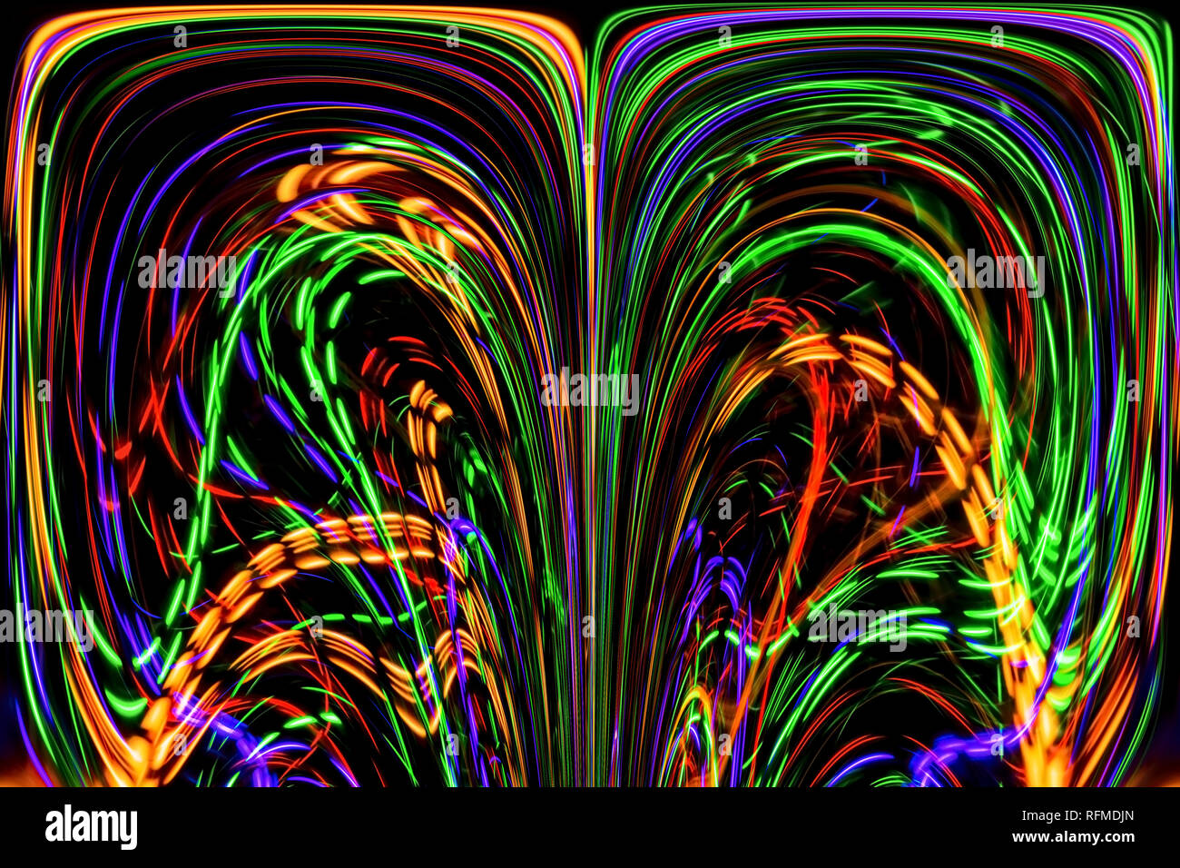 La couleur des lignes et courbes crée des images fantastiques. Tableau abstrait - images psychédéliques. Banque D'Images