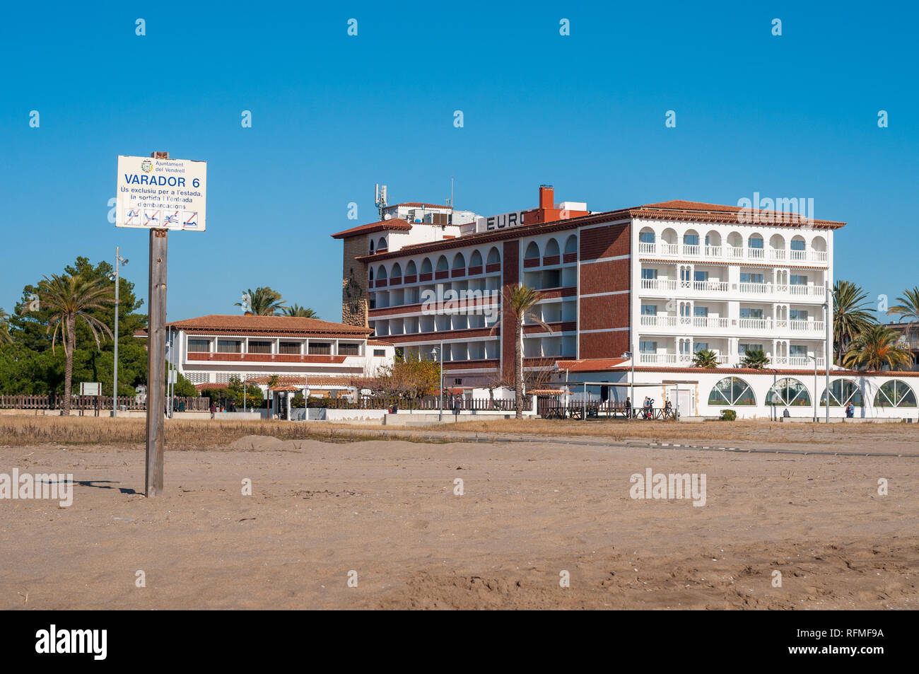 Quartier maritime, promenade, plage, Sant Salvador, El Vendrell, Coma-ruga, Costa Dorada, Catalogne, Espagne Banque D'Images