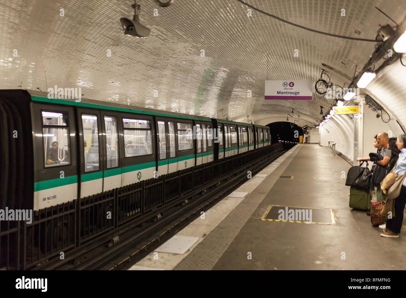 PARIS, FRANCE Paris Métro Montrouge gare intérieur sur mai 2018. C'est le deuxième métro le plus fréquenté d'Europe, après Moscou Banque D'Images