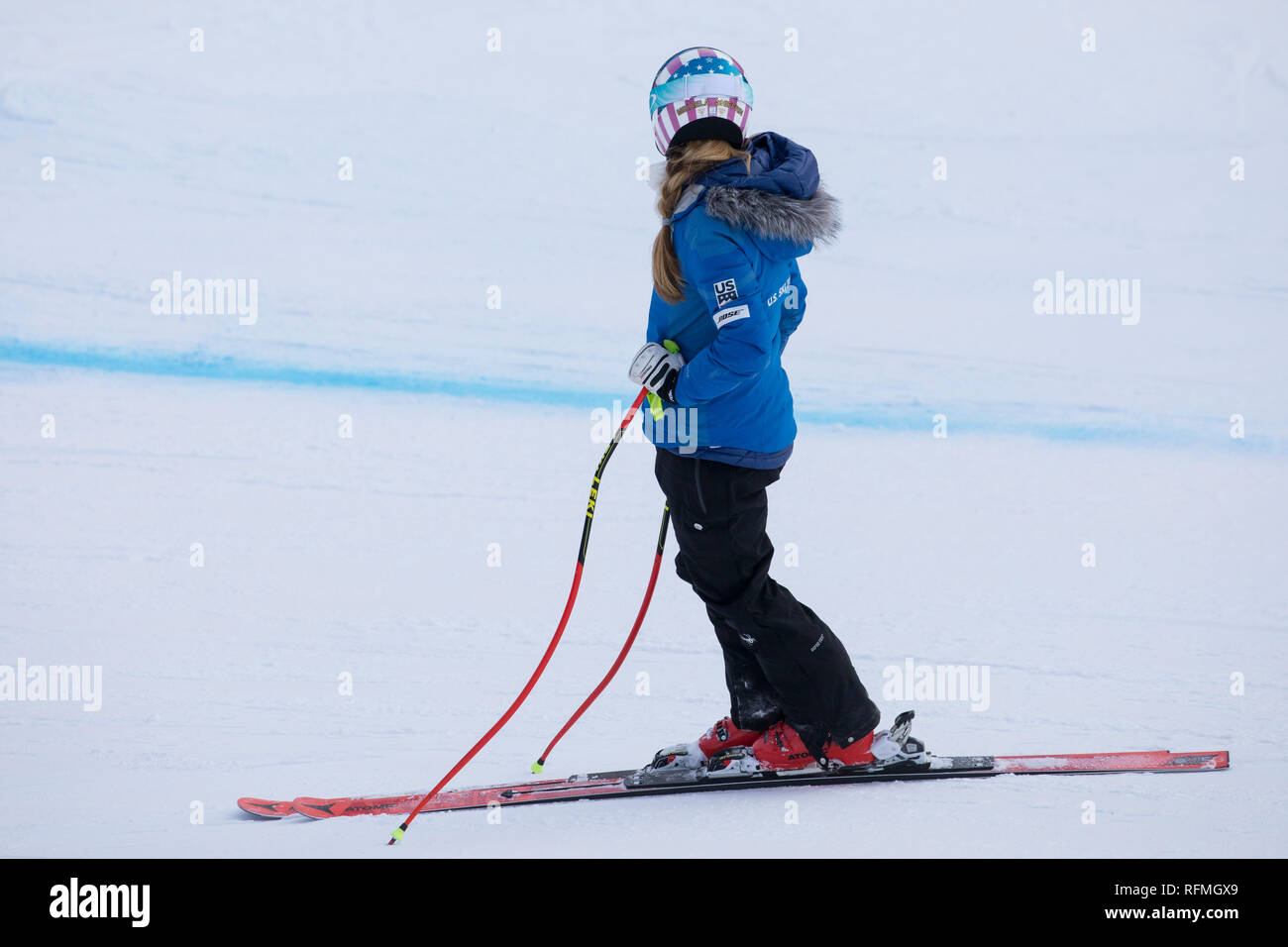 Mikaela Shiffrin de USA inspecte le cours pendant l'AUDI FIS Coupe du Monde de Ski Alpin femmes le 19 janvier 2019 à Cortina d'Ampezzo Italie Banque D'Images