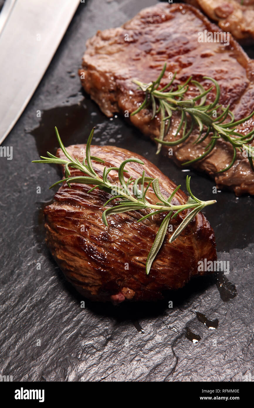 Bifteck de faux-filet de barbecue. Premier Black Angus Steak viande  machette, Contre-filet, faux-filet, Filet mignon de filet Photo Stock -  Alamy