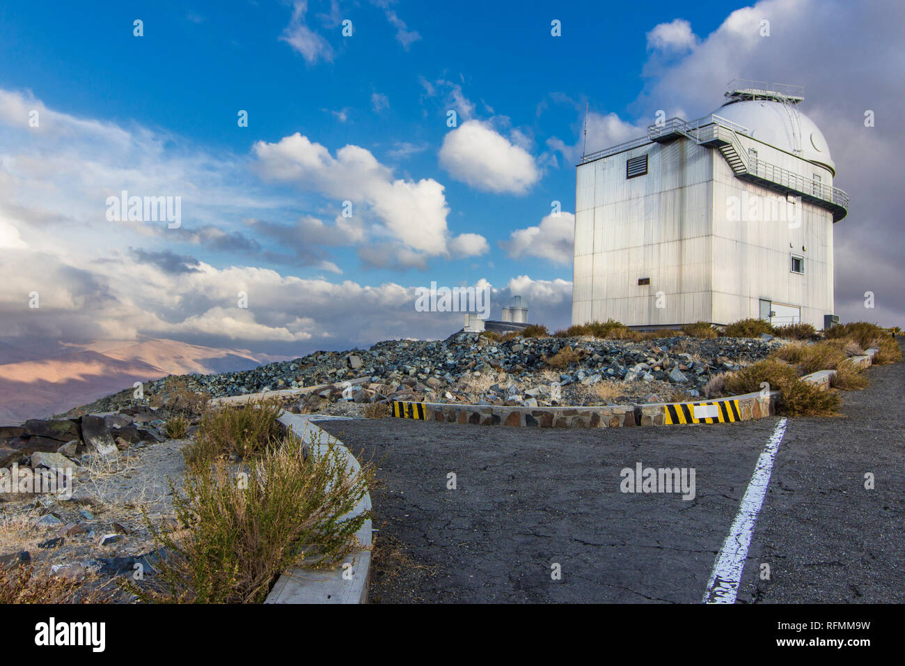 L'Observatoire européen austral de La Silla, Chili du Nord. L'un des premiers observatoires astronomiques pour voir les planètes dans d'autres étoiles. Désert d'Atacama Banque D'Images