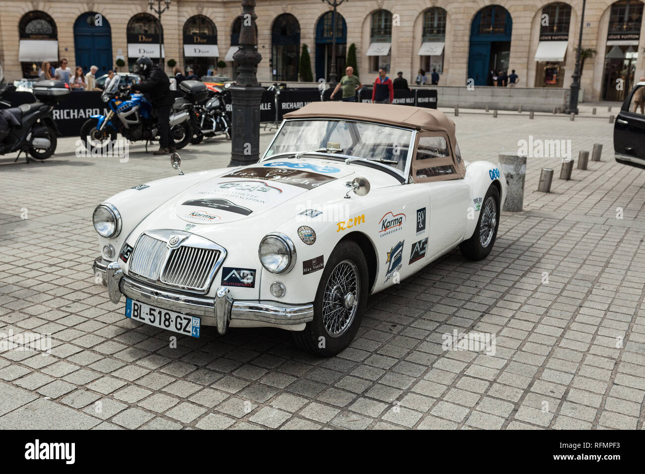 Paris, France 02 Juin 2018 : Rétro MG Morris garage au cours de voiture classique street race festival, l'élégance et le luxe de vie. Banque D'Images