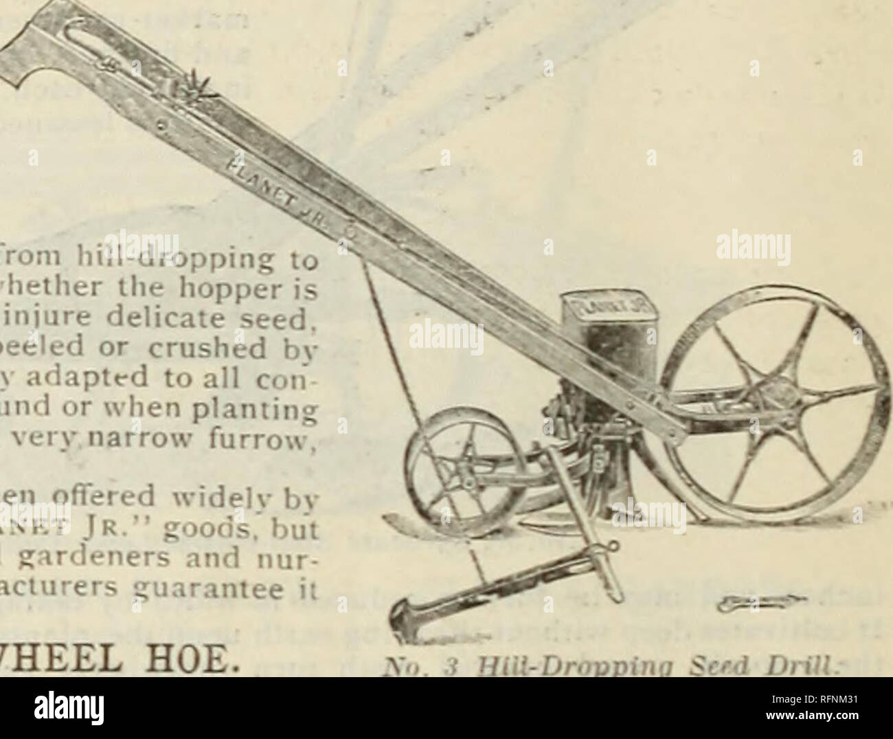 . La géo. A. Weaver Co's catalogue annuel de semences. Graines de fleurs, graines de légumes Catalogues Catalogues Catalogues ; fruits ; instruments agricoles ; Catalogues Catalogues commerciaux Newport Rhode Island ; fleurs ; légumes ; fruits ; instruments agricoles ; catalogues commerciaux. Univoxal Abillhews' nouveau Model Hill und Perceuse". MATTHEWS' NOUVEAU MODÈLE UNIVERSEL " HILL ET PERCER". Depuis les premiers temps, l'Ames Plow Company ont fait des semoirs qui baisseront dans Hills ainsi que des exercices, mais ce n'est que récemment qu'ils ont perfectionné et mis sur le marché le  mais simple comp Banque D'Images