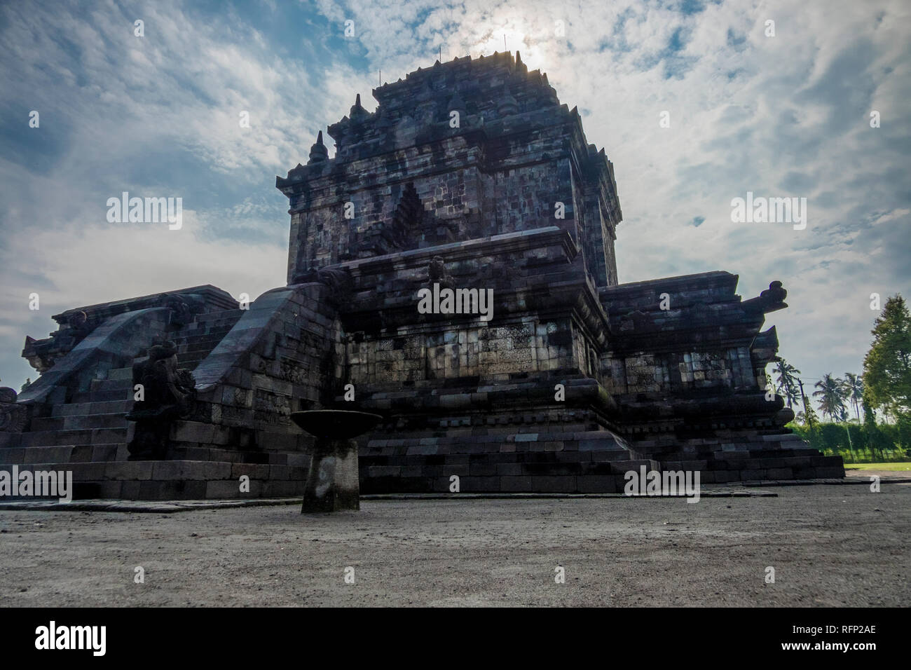Temple bouddhiste Mendut, du 9e siècle. Dans la région de Borobudur, à Java, en Indonésie. Banque D'Images