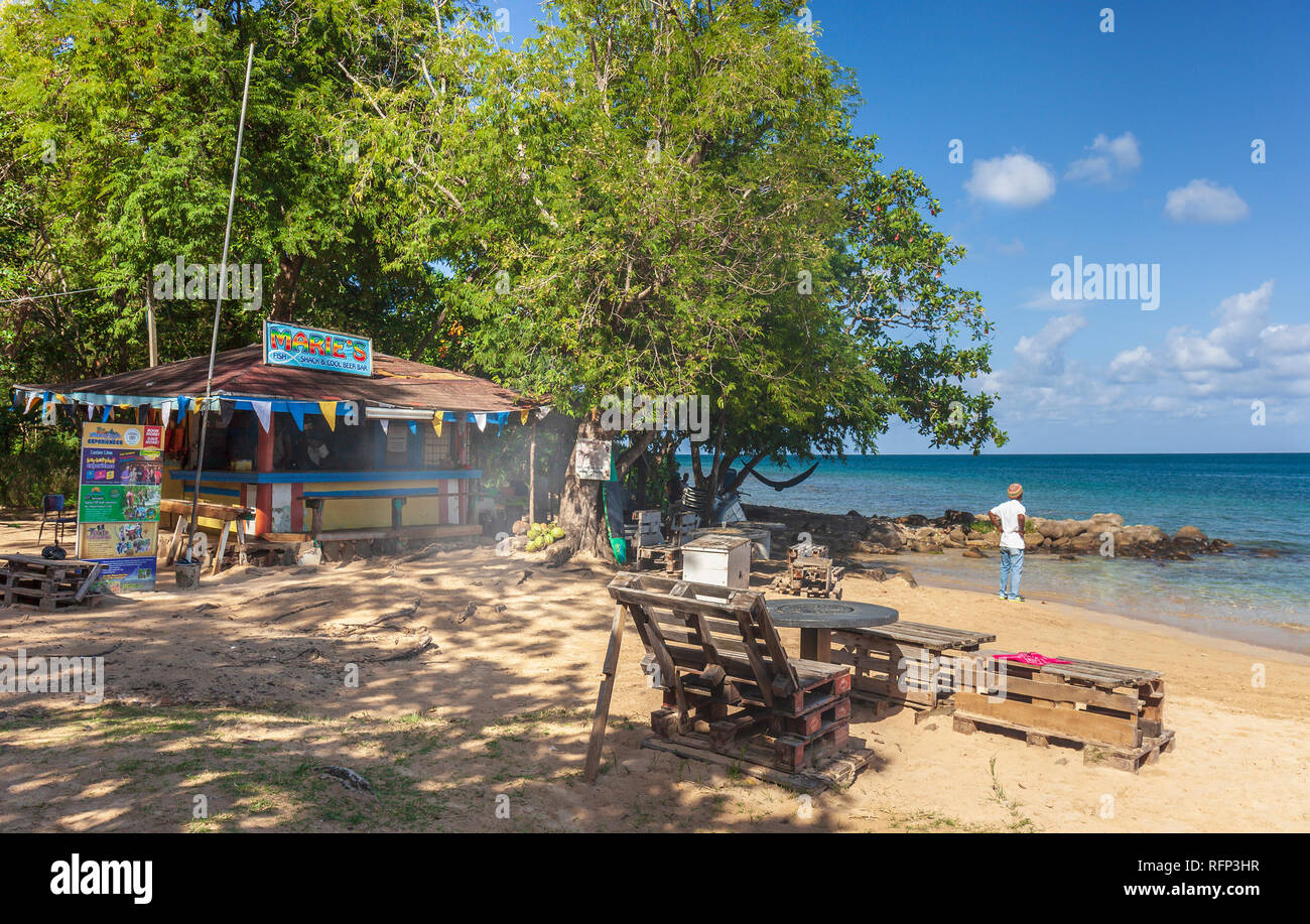 Marie's Shack et bar, plage de Reduit Rodney Bay, Sainte-Lucie, Caraïbes. Banque D'Images
