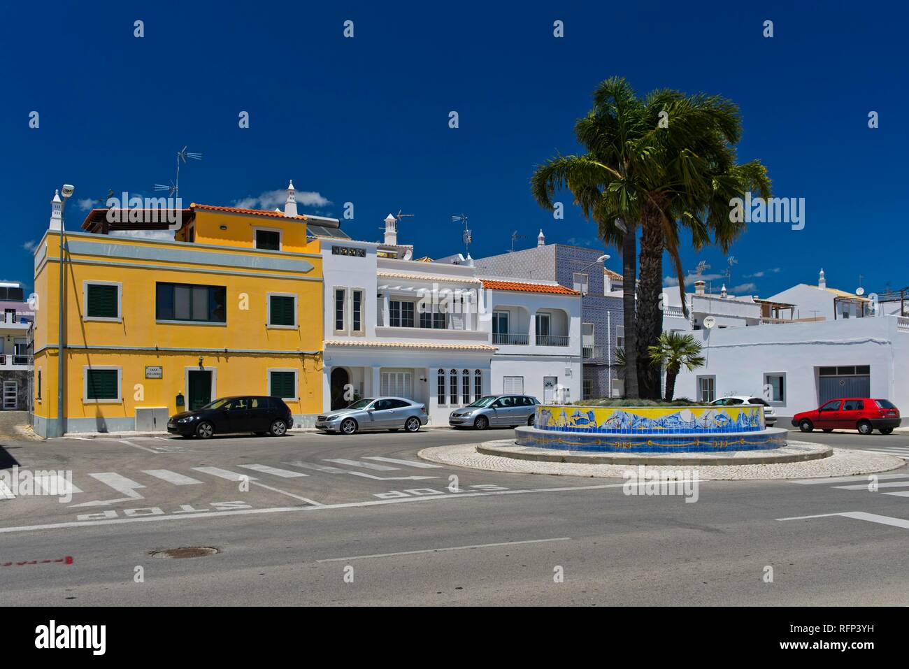 Bâtiments résidentiels typiques, Santa Luzia, Algarve, Portugal Banque D'Images