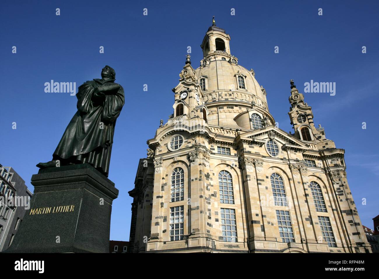 Martin Luther monument situé en face de l'église Frauenkirche, Dresde, Saxe, Allemagne Banque D'Images