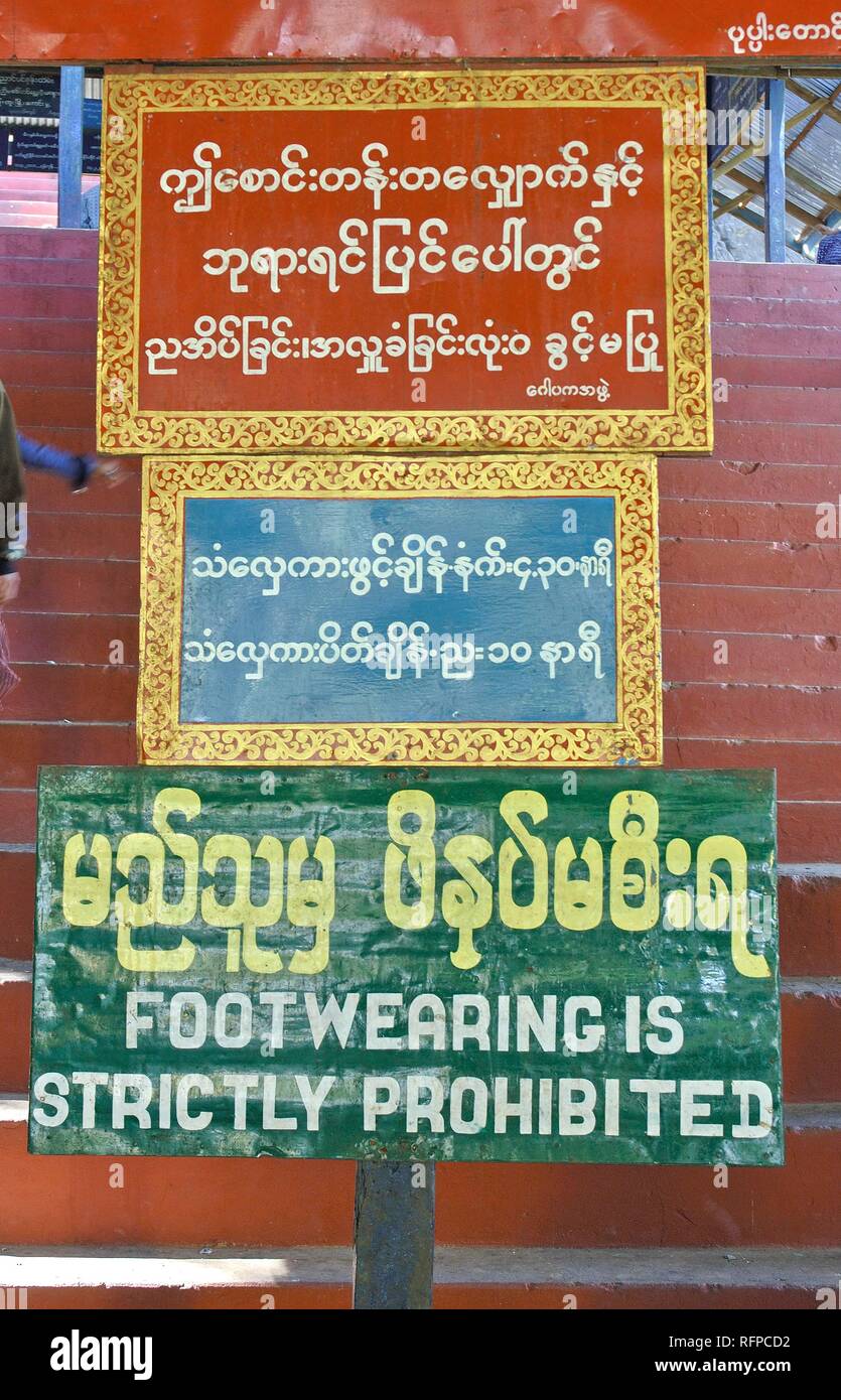 Chaussures signe interdit, pagode, mont Popa couvent, Myanmar, Birmanie, Banque D'Images